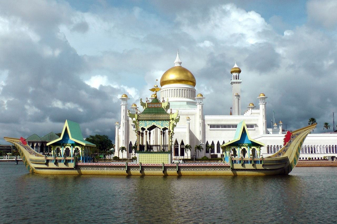 Cheap flights from Kochi to Bandar Seri Begawan for ₹13627 ($193)