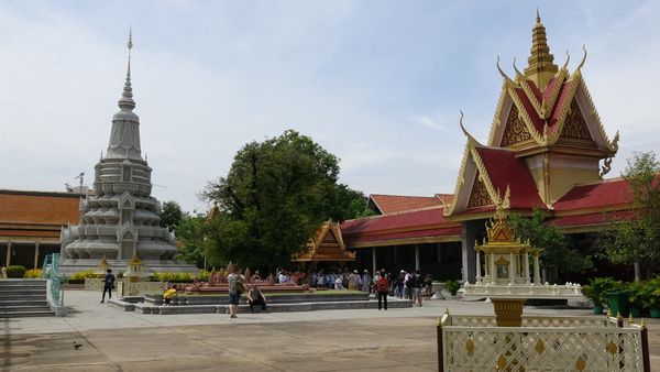 Cheap flights from Delhi to Phnom Penh for ₹18533 ($275)